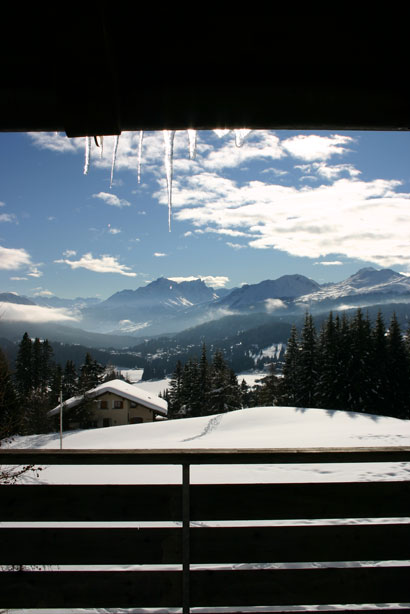 Eiszapfen mit Blick ins Tal