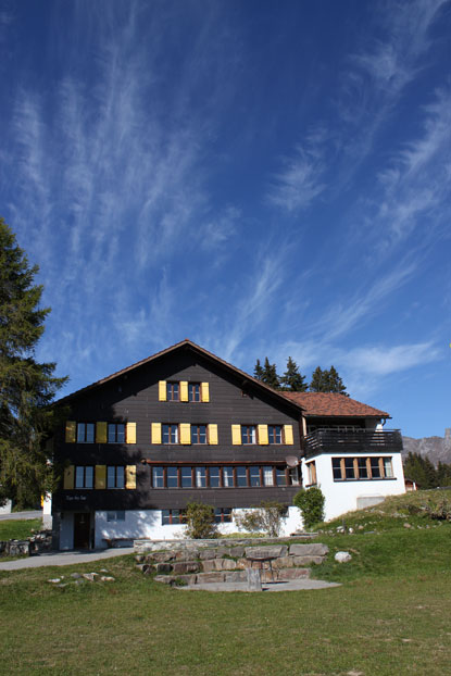 Haus Tga da Lai bei blauem Himmel