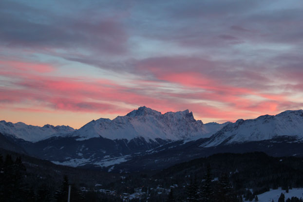 Sonnenuntergang über den Bergen