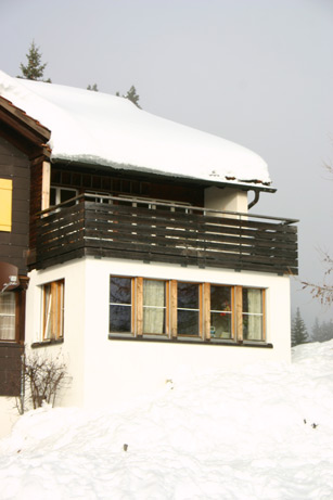 Ferienwohnung im verschneiten Ostteil des Hauses